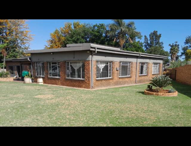 3 BEDROOM HOUSE FOR SALE IN BRACKENHURST